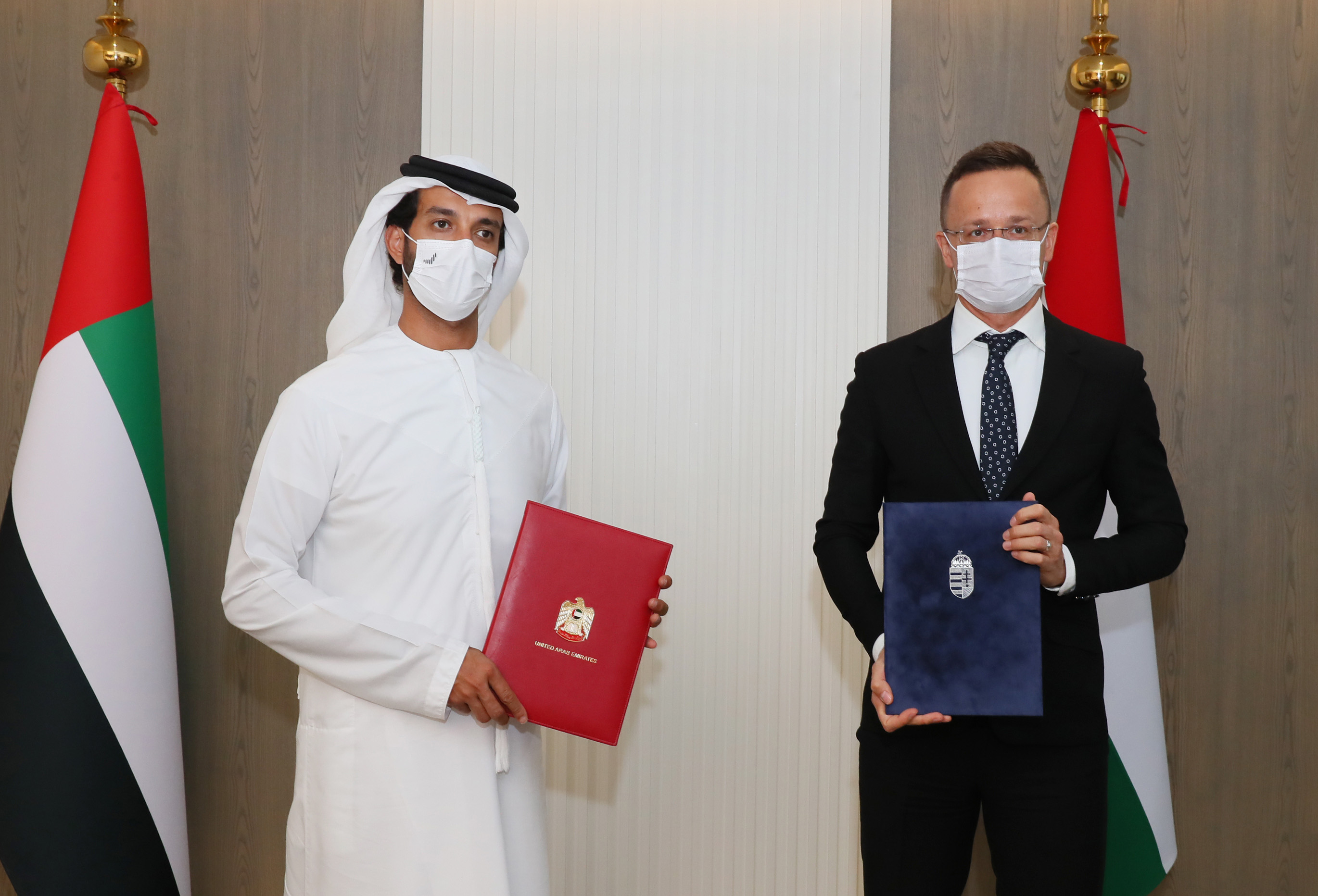 الإمارات والمجر تطلقان برنامج تعاون اقتصادي من 9 مسارات .. وتتفقان على توقيع 5 مذكرات تفاهم بين الجهات المعنية من البلدين في مجالات الفضاء وإدارة الموارد المائية والتعليم والتعاون الديبلوماسي والأكاديمي